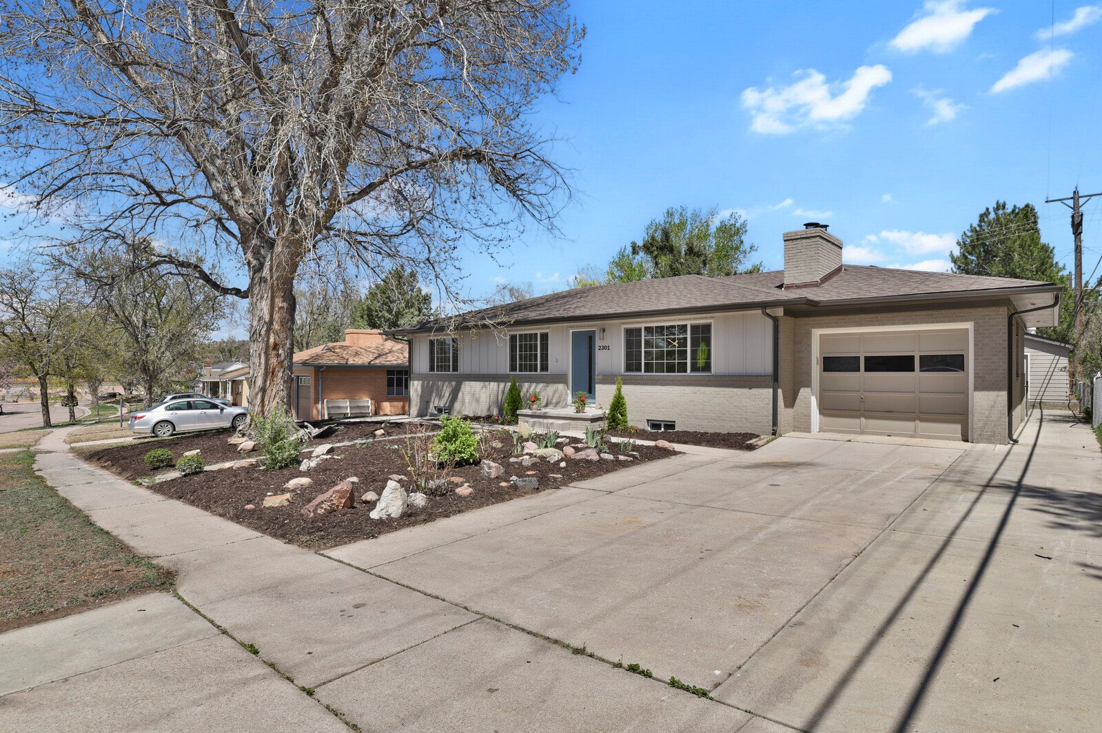 2301 McArthur Ave